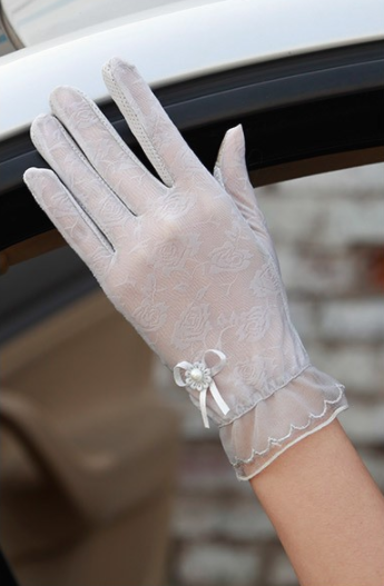 鹿以衫女士白手套